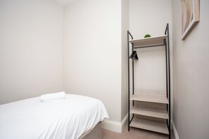 4 bedrooms, desk, iron/ironing board, free WiFi
