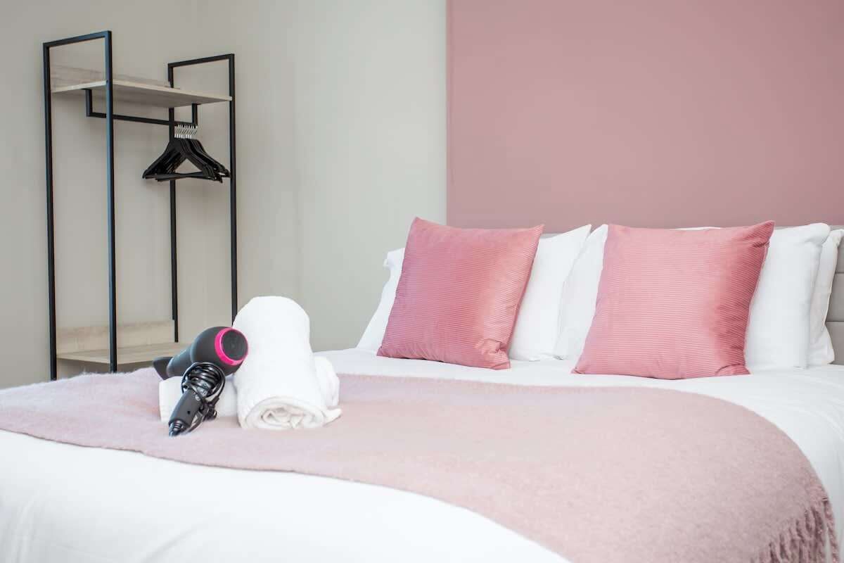 3 bedrooms, iron/ironing board, free WiFi, bed sheets