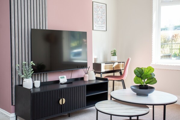 Interior - 4 Bedrooms, 1.5 Bathrooms, free wifi and parking! (County Durham)