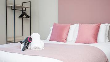 4 Schlafzimmer, Schreibtisch, Bügeleisen/Bügelbrett, kostenloses WLAN