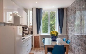 Classic Apartment, Patio, Garden View | Private kitchen | Fridge, microwave