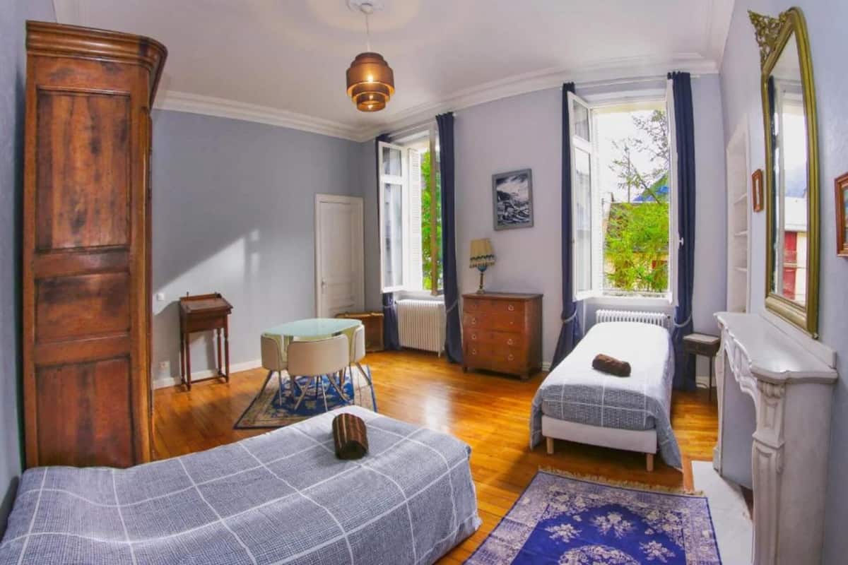 Apartamento, patio, vistas al jardín | 1 dormitorio, escritorio, espacio para trabajar con un portátil