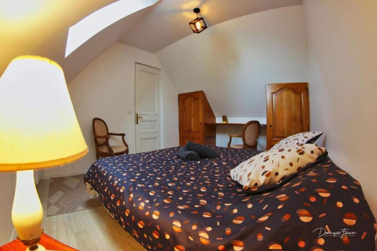 Apartamento clásico, vistas al jardín | 1 dormitorio, escritorio, espacio para trabajar con un portátil