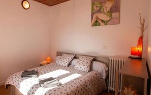 Classic Apartment, Patio, Garden View | Desk, laptop workspace, soundproofing, iron/ironing board - Villa Ilixon (Bagnères-de-Luchon)