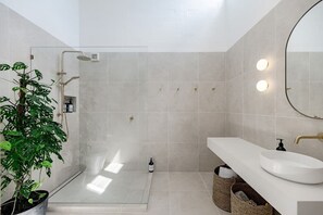 Shower, hair dryer - Serenity on Sunshine Easy Walk to Village Beach (Sunshine Beach)