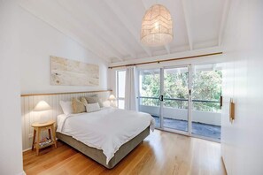 2 bedrooms, WiFi, bed sheets - Serenity on Sunshine Easy Walk to Village Beach (Sunshine Beach)