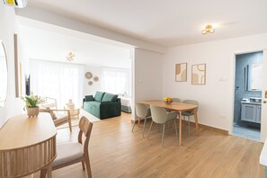 Hypo-allergenic bedding, in-room safe, iron/ironing board, free WiFi - Loft Centrale (Paphos)