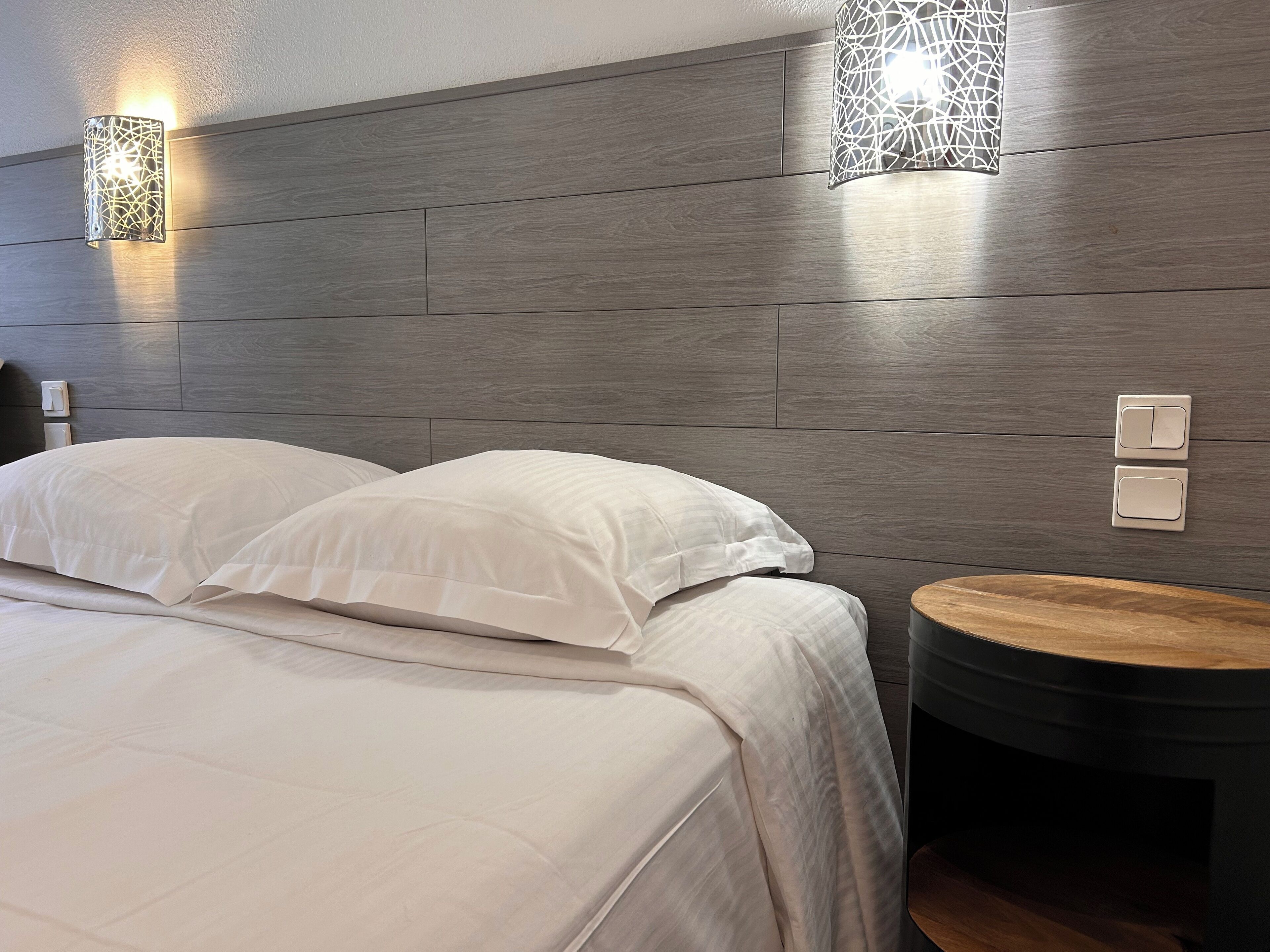 Soundproofing, free WiFi