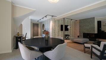 Villa | Dining