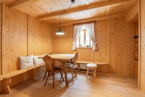 Villa | Dining - Exclusive Alpine Chalet in Niederau (Hopfgarten im Brixental)