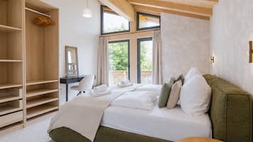 5 bedrooms, iron/ironing board, individually furnished, bed sheets