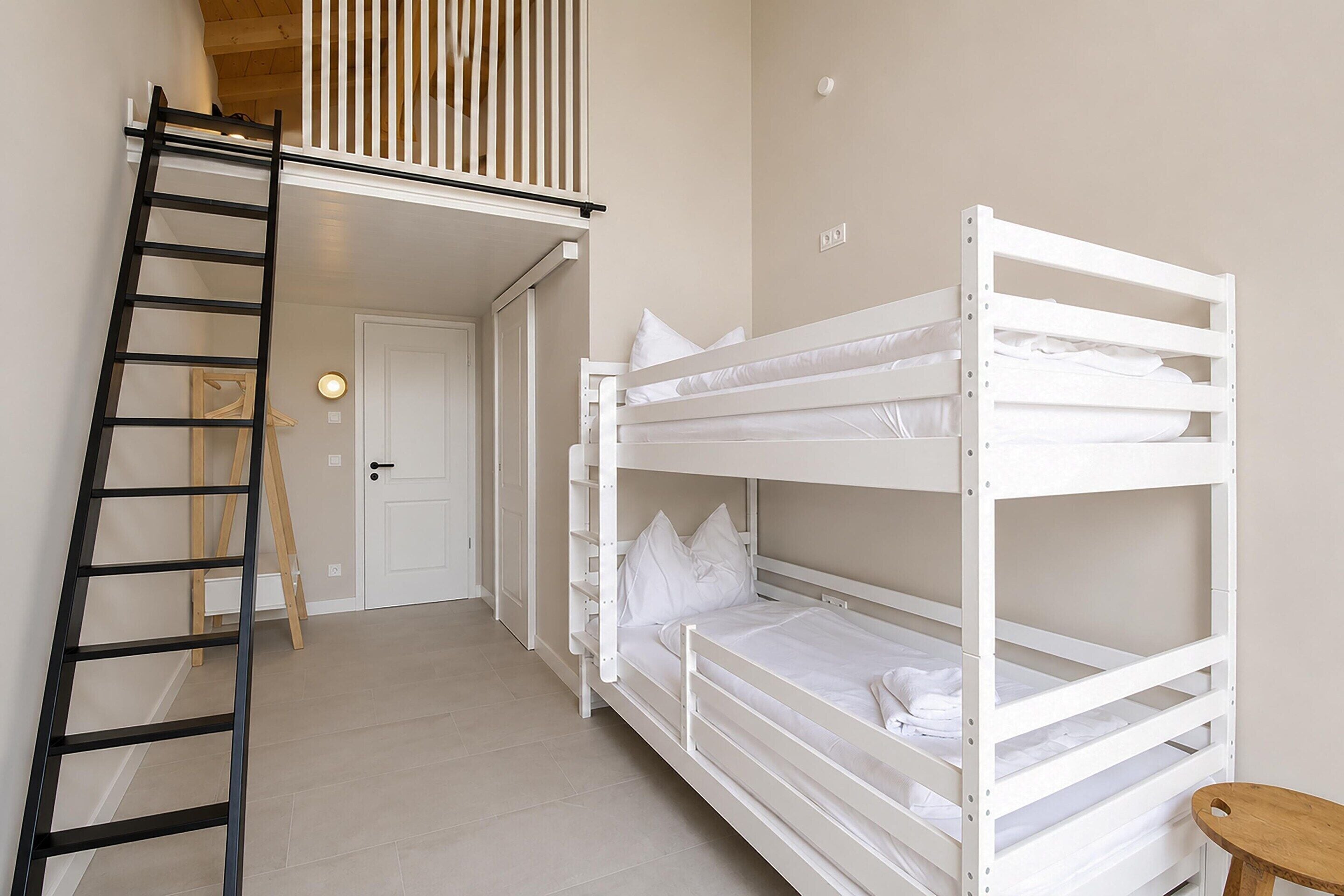 Villa | 5 bedrooms, iron/ironing board, individually furnished, bed sheets