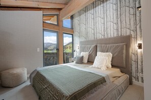 5 bedrooms, individually furnished, iron/ironing board, bed sheets - Chalet in Niederau (Hopfgarten im Brixental)