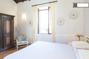 2 slaapkamers, een strijkplank/strijkijzer, reisbedje, wifi