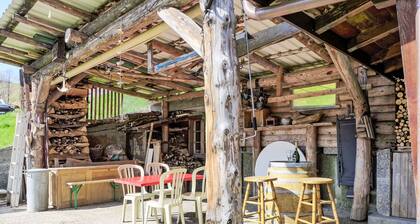 Schönes Ferienhaus mit TV, Innenhof, Haustiere erlaubt, Panoramablick und Parkplatz