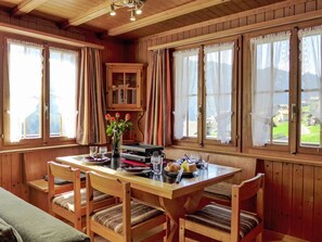 Dining - Wonderful  villa for 3 guests with TV, patio, pets allowed and panoramic view (Habkern)