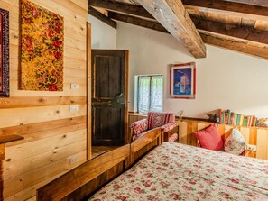 3 bedrooms, iron/ironing board