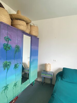 2 chambres, fer et planche à repasser, draps fournis