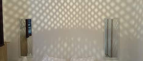4 bedrooms, iron/ironing board, bed sheets