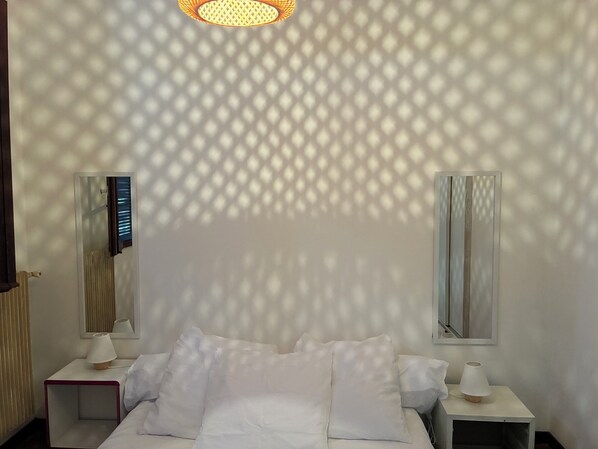 4 bedrooms, iron/ironing board, bed sheets