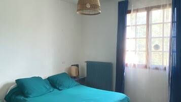 2 chambres, fer et planche Ă repasser, draps fournis