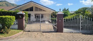 Exterior - Modern, Stylish 4-BR Home Cherry Gardens Kingston (Kingston)