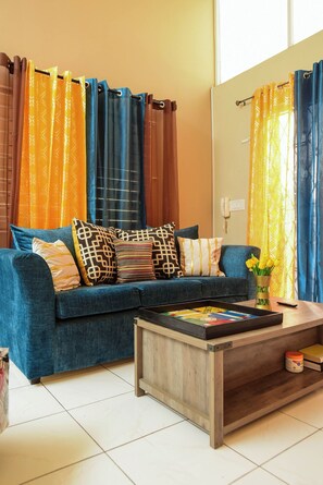 Living area - Modern, Stylish 4-BR Home Cherry Gardens Kingston (Kingston)