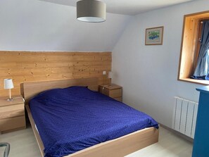 1 slaapkamer, een strijkplank/strijkijzer, wifi, beddengoed