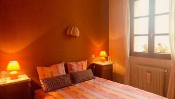 Apartment, Mountain View | 1 bedroom, iron/ironing board, free WiFi