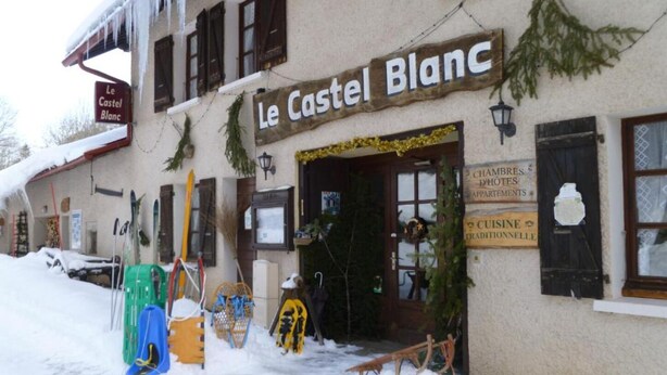 A building with a sign reading "Le Castel Blanc". - Le Castel Blanc (Chatelblanc)