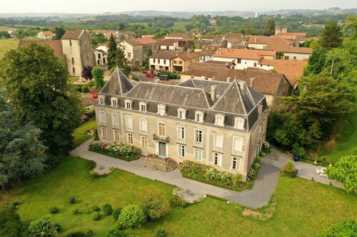 Le Château D'Estrac
