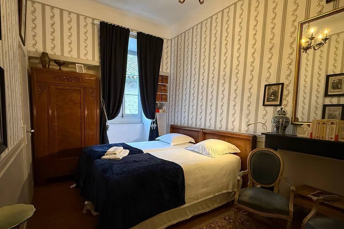 Habitación básica (Chambre des pèlerins) | Camas con pillow-top y ropa de cama