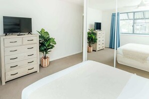 2 bedrooms, iron/ironing board, WiFi, bed sheets