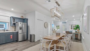 Dining - Seagrove Gem | 4 Bikes | Golf Cart | Yard Games (Santa Rosa Beach)