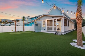 Exterior - Seagrove Gem | 4 Bikes | Golf Cart | Yard Games (Santa Rosa Beach)