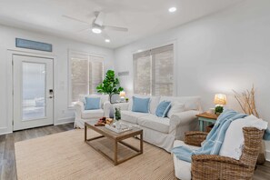 TV - Seagrove Gem | 4 Bikes | Golf Cart | Yard Games (Santa Rosa Beach)