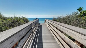 Property grounds - Seagrove Gem | 4 Bikes | Golf Cart | Yard Games (Santa Rosa Beach)