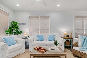 TV - Seagrove Gem | 4 Bikes | Golf Cart | Yard Games (Santa Rosa Beach)