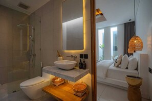 Haartrockner, HandtĂŒcher, Seife, Toilettenpapier