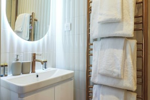 Apartment | Bathroom