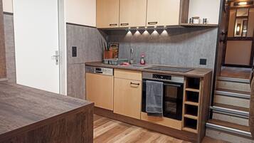 KĂŒhlschrank, Mikrowelle, Ofen, Herdplatte