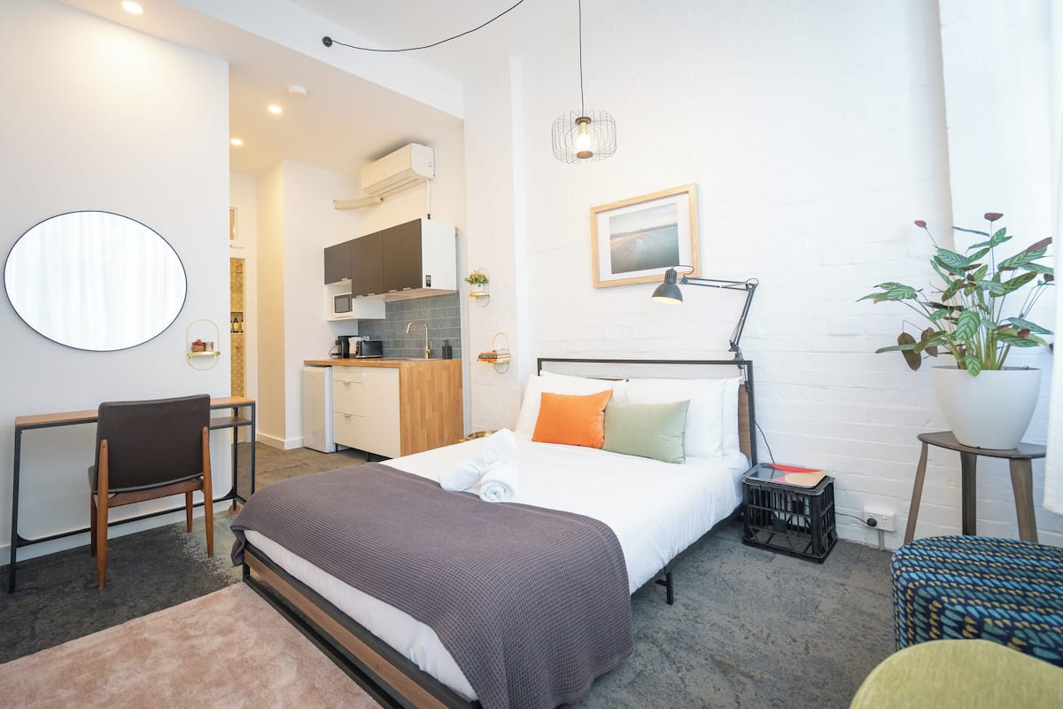 Studio (NDA044-2(N))