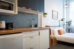 Studio (NDA044-2(N)) | Private kitchen | Microwave, stovetop, cookware/dishes/utensils, dining tables