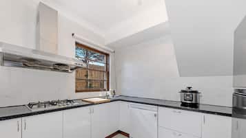 House, 2 Bedrooms (NTH003-1) | Private kitchen