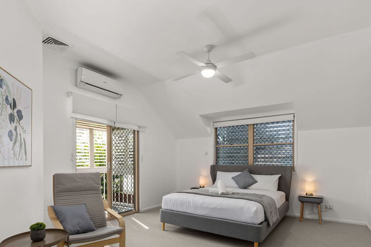 House, 1 Bedroom (QSH050-1) | 1 bedroom, individually decorated, individually furnished