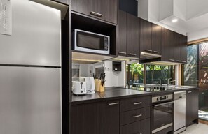 House, 1 Bedroom (QSH050-1) | Private kitchen | Fridge, microwave, stovetop, cookware/dishes/utensils - Kozyguru | Spring Hill | Apartments (Spring Hill)