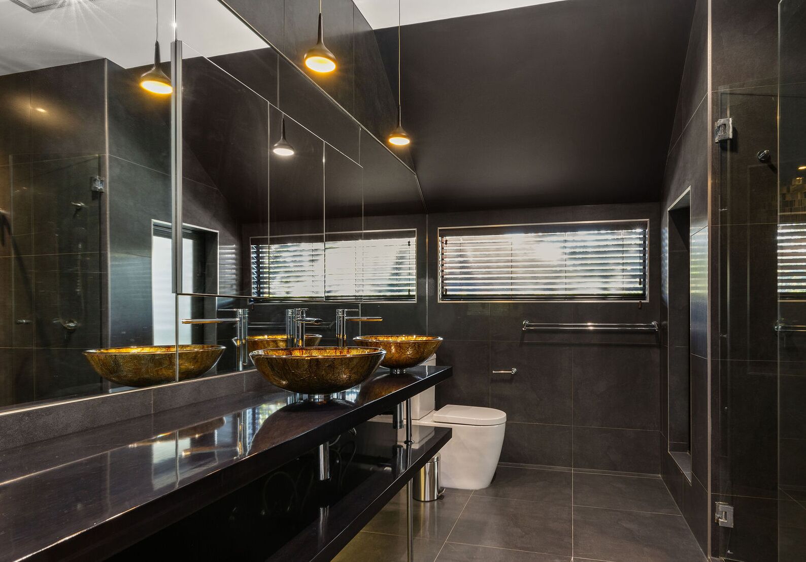 Casa, 1 habitación (QSH050-1) | Baño | Ducha, secador de pelo, toallas y papel higiénico