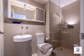 Apartment, 1 Bedroom (VAB803C) | Bathroom