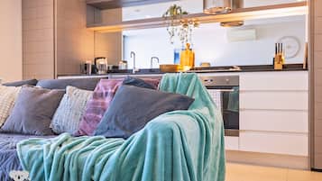 Apartment, 1 Bedroom (VAB813C) | Living area