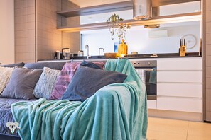 Apartment, 1 Bedroom (VAB813C) | Living area